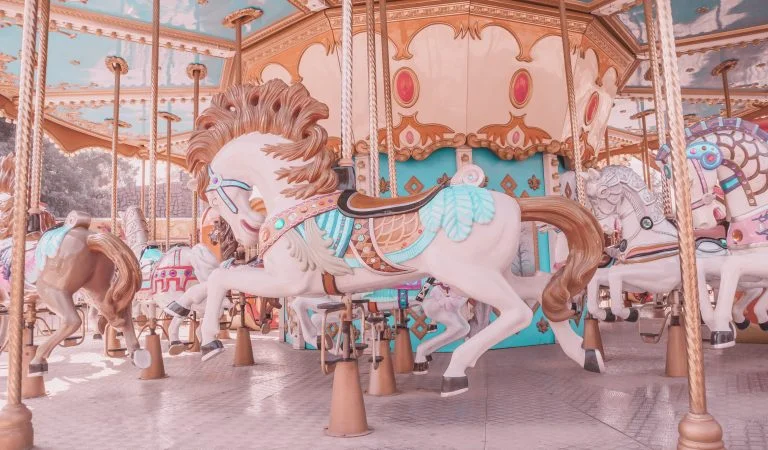 Jak utworzyć post karuzelowy na Facebooku?