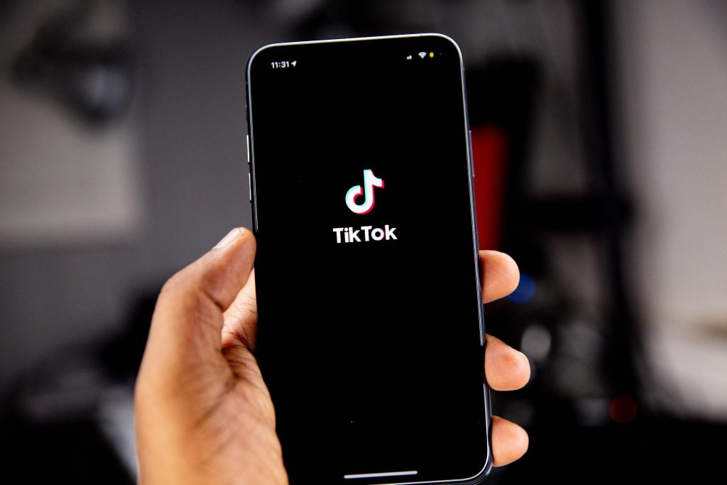 Czym jest TikTok i dlaczego warto na nim być?